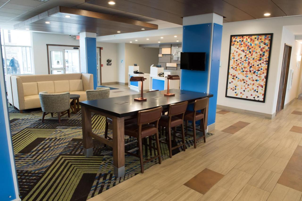 Holiday Inn Express & Suites - Louisville N - Jeffersonville By Ihg Екстериор снимка