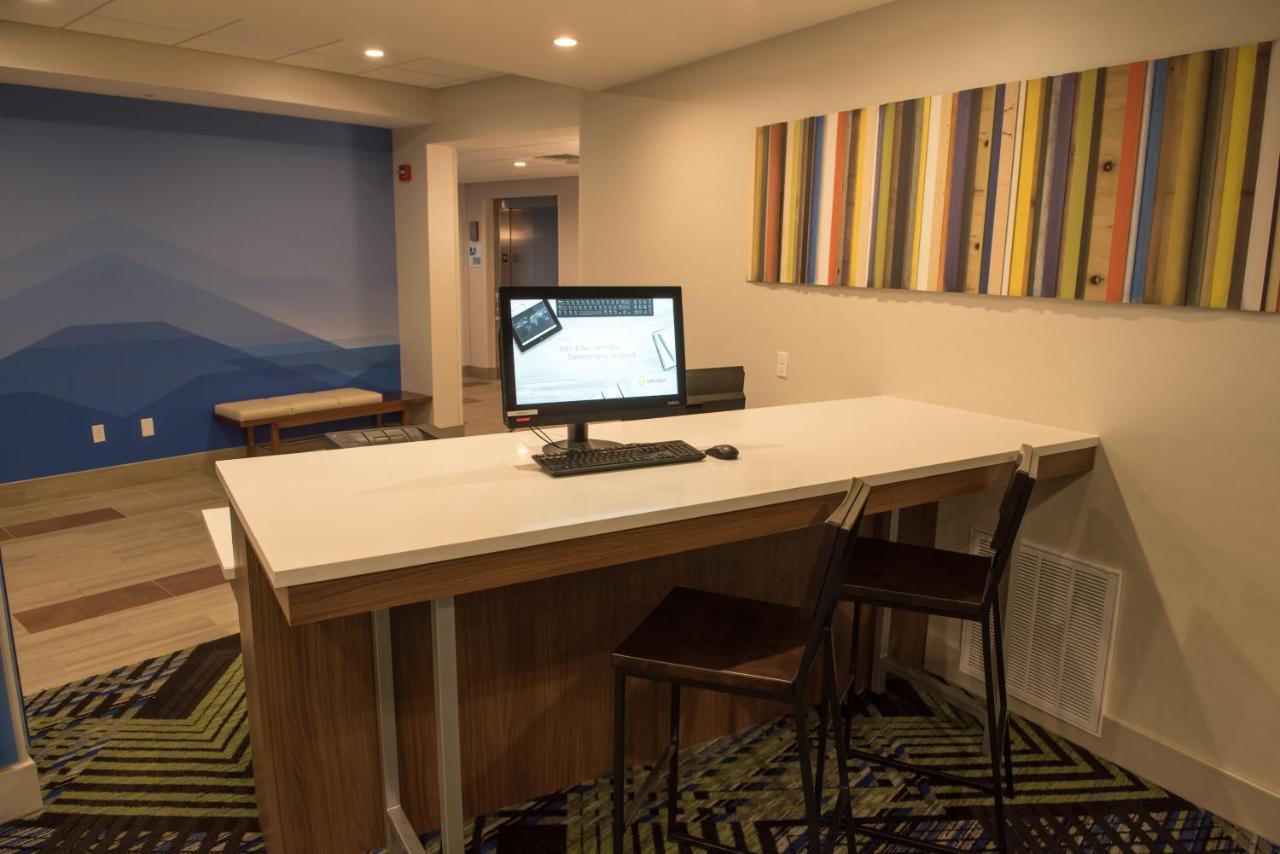 Holiday Inn Express & Suites - Louisville N - Jeffersonville By Ihg Екстериор снимка